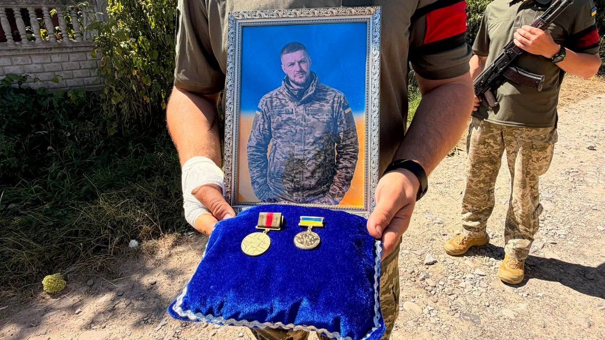 Чин похорону захисника Василя Боднаря пройшов на Надвірнянщині 1