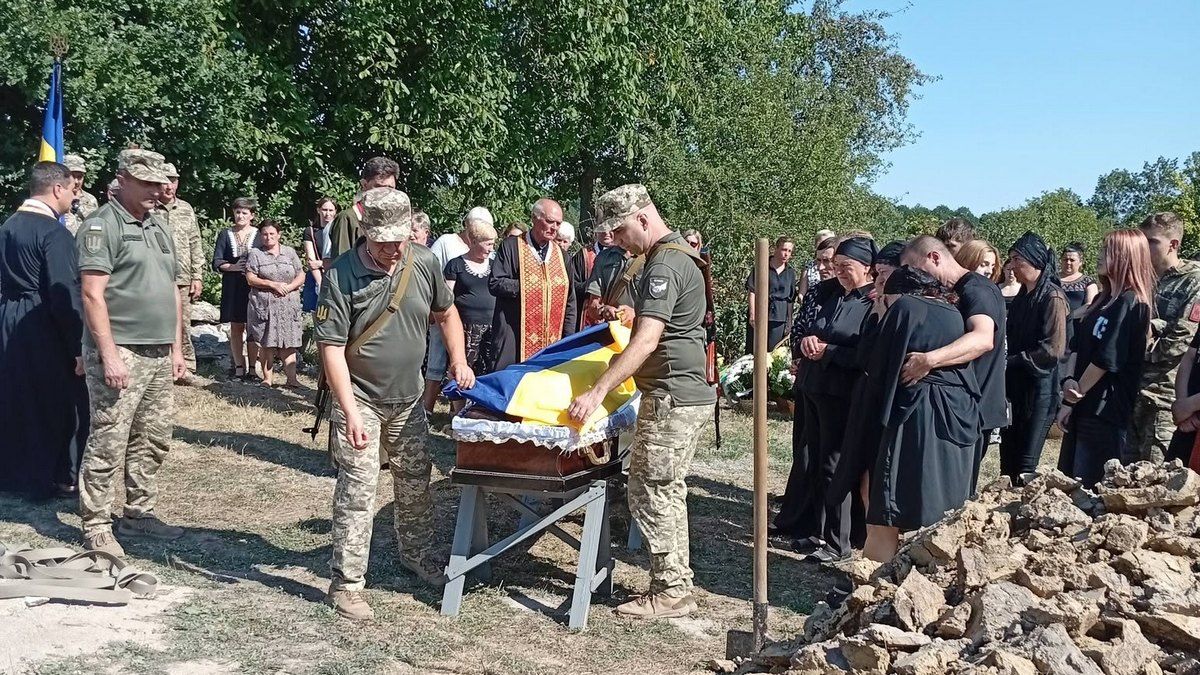 У П'ядицькій громаді на вічний спочинок провели захисника Петра Сідоренка 11