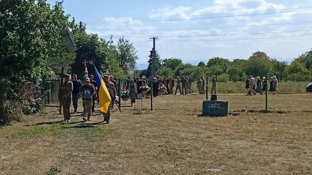У П'ядицькій громаді на вічний спочинок провели захисника Петра Сідоренка 9