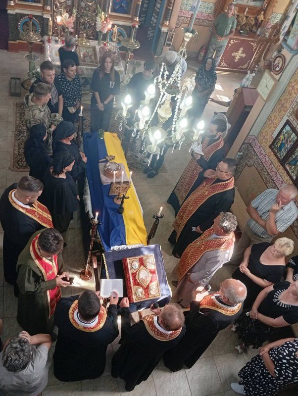 У П'ядицькій громаді на вічний спочинок провели захисника Петра Сідоренка 5