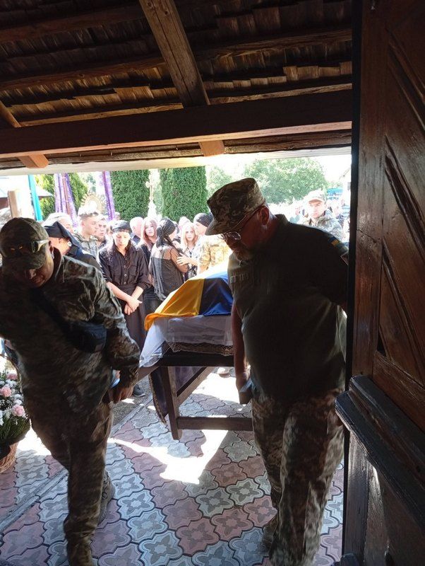 У П'ядицькій громаді на вічний спочинок провели захисника Петра Сідоренка 4
