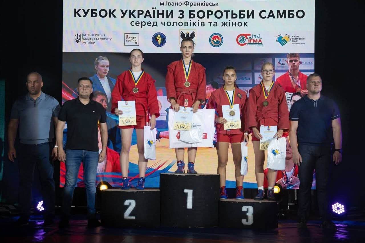 Надвірнянські спортсмени стали призерами Кубка України з боротьби самбо 3