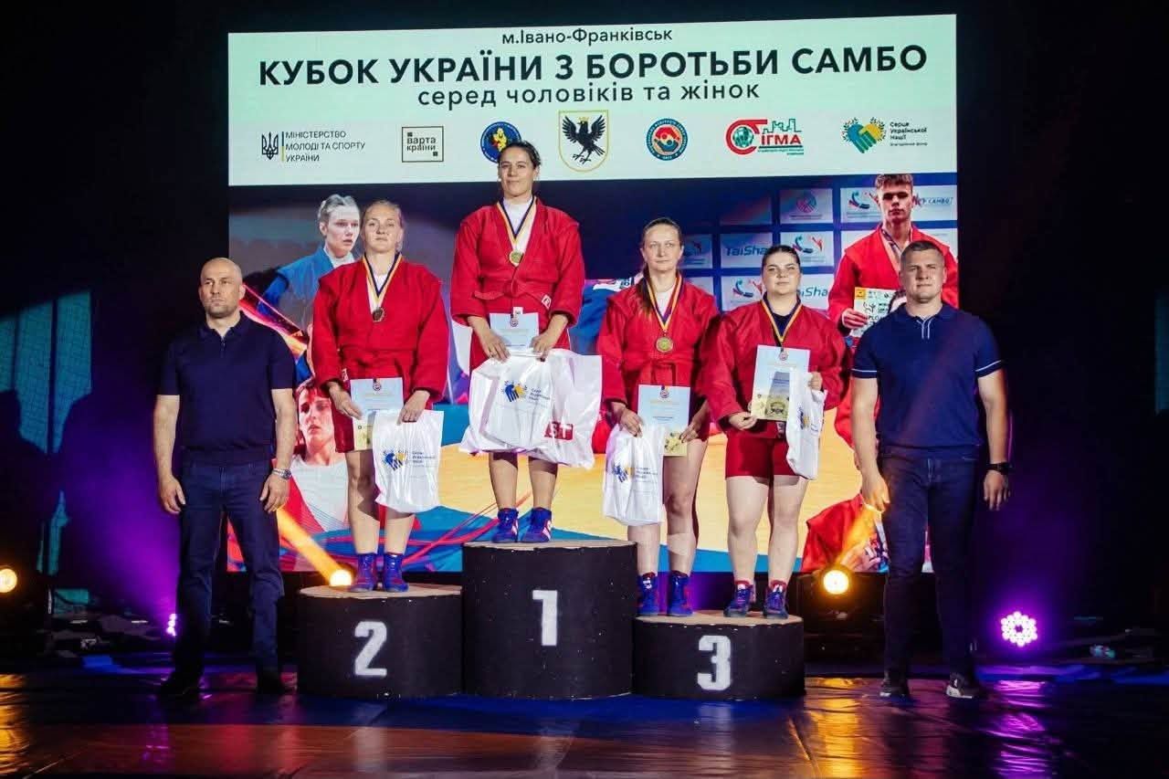 Надвірнянські спортсмени стали призерами Кубка України з боротьби самбо 2