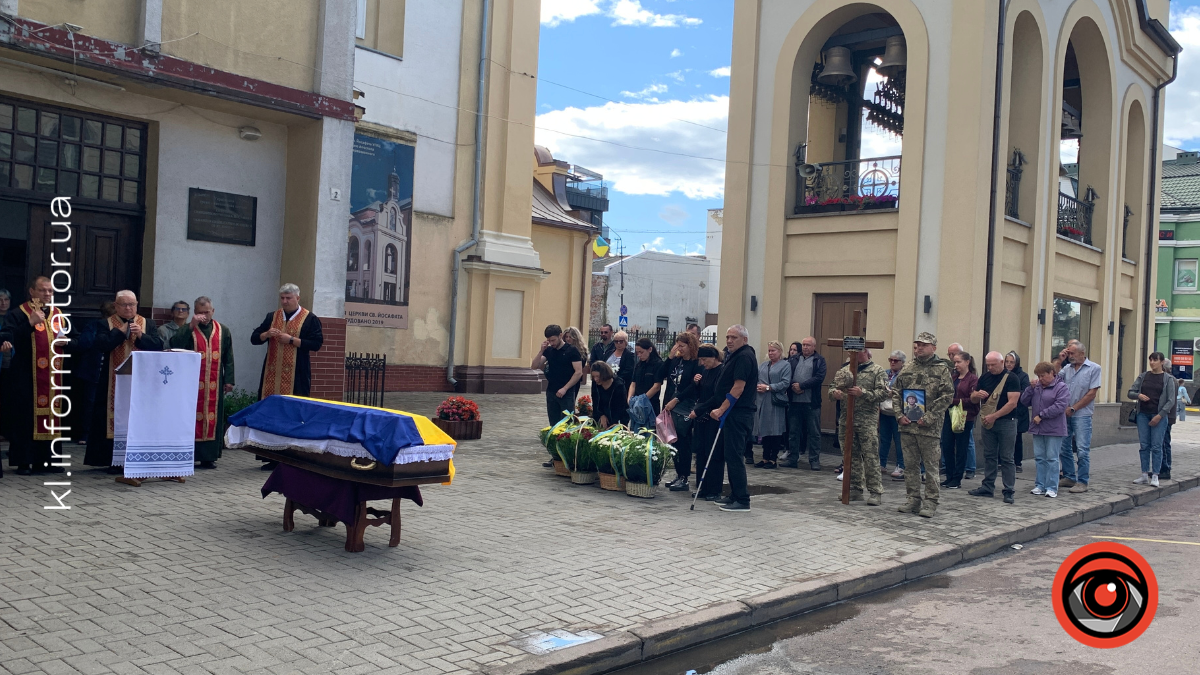 До рідної Коломиї навіки повернувся захисник Віталій Бобровник