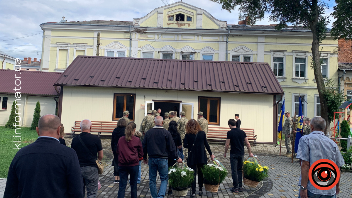 Коломияни зустріли скорботний кортеж воїна Віталія Бобровника 9