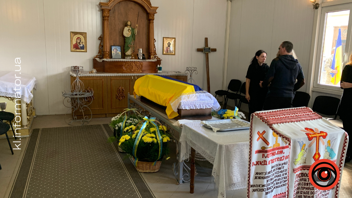 Коломияни зустріли скорботний кортеж воїна Віталія Бобровника 10