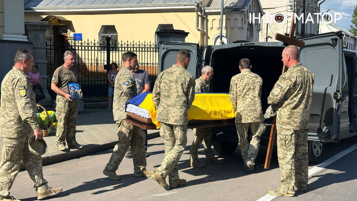 У Коломиї попрощалися із захисником Віталієм Бобровником 11