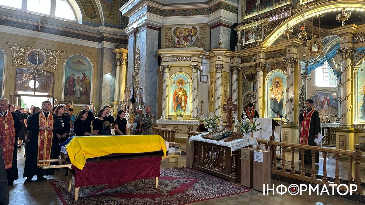 У Коломиї попрощалися із захисником Віталієм Бобровником 6