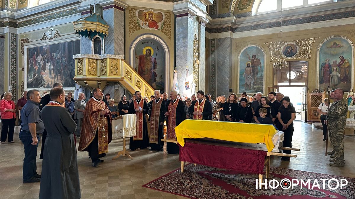 У Коломиї попрощалися із захисником Віталієм Бобровником 5