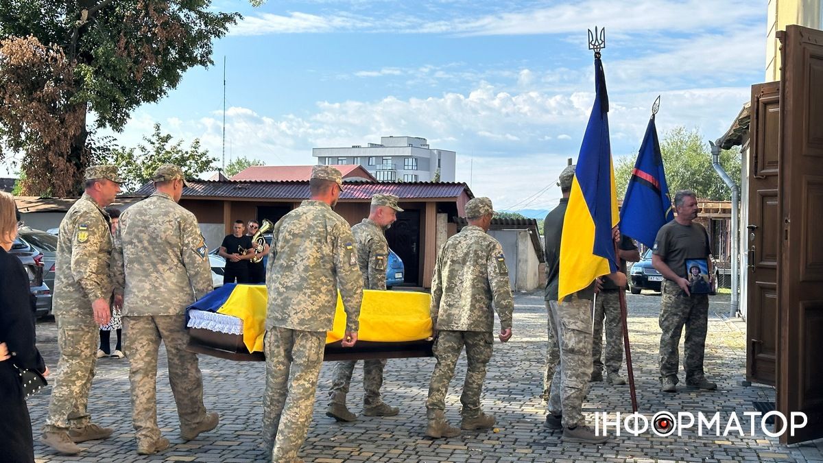 У Коломиї попрощалися із захисником Віталієм Бобровником 4