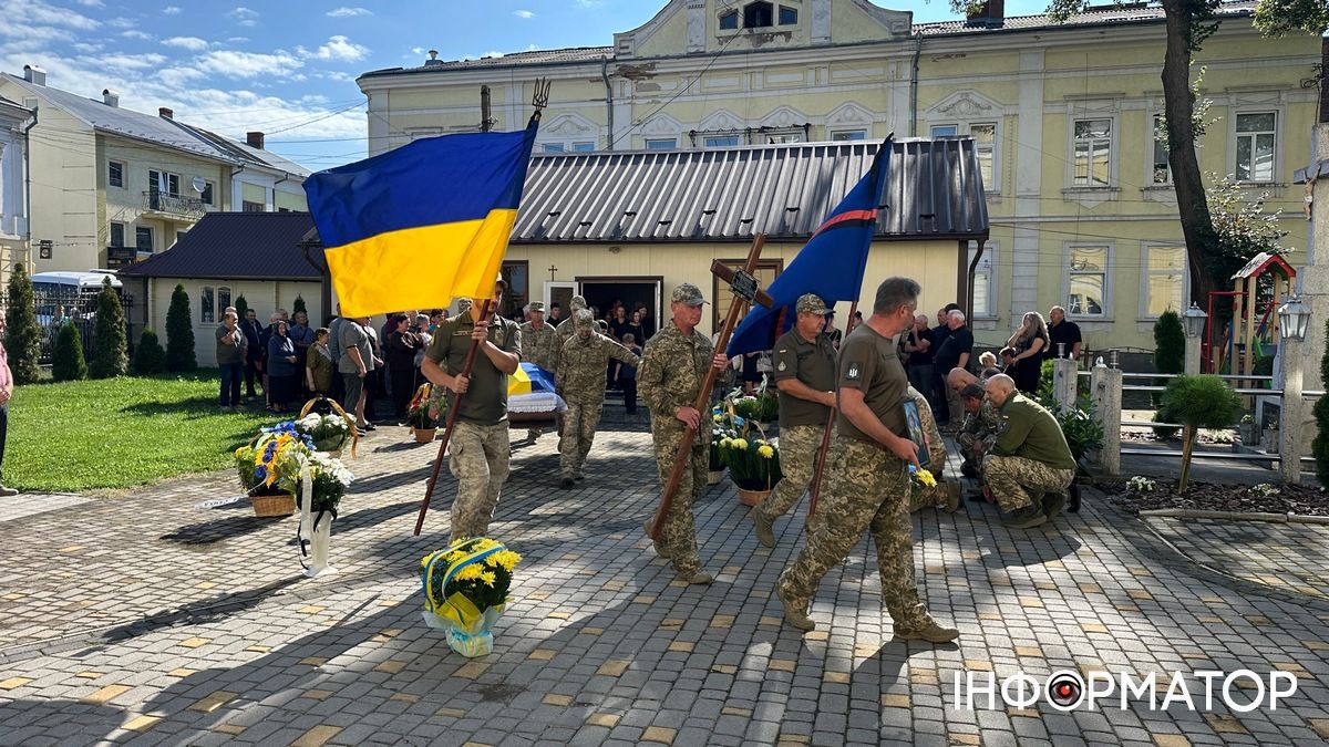 У Коломиї попрощалися із захисником Віталієм Бобровником 3