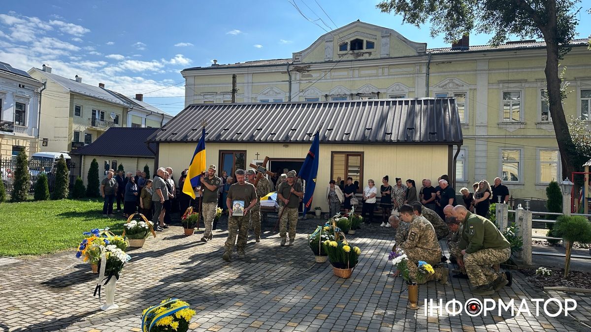 У Коломиї попрощалися із захисником Віталієм Бобровником
