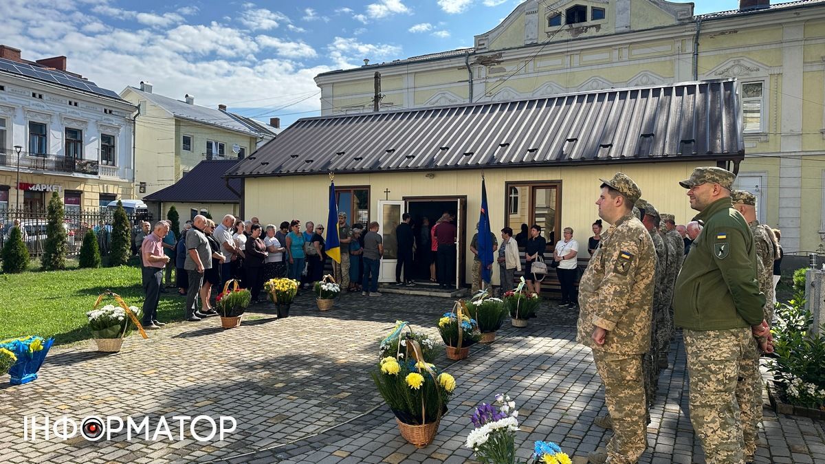 У Коломиї попрощалися із захисником Віталієм Бобровником 1