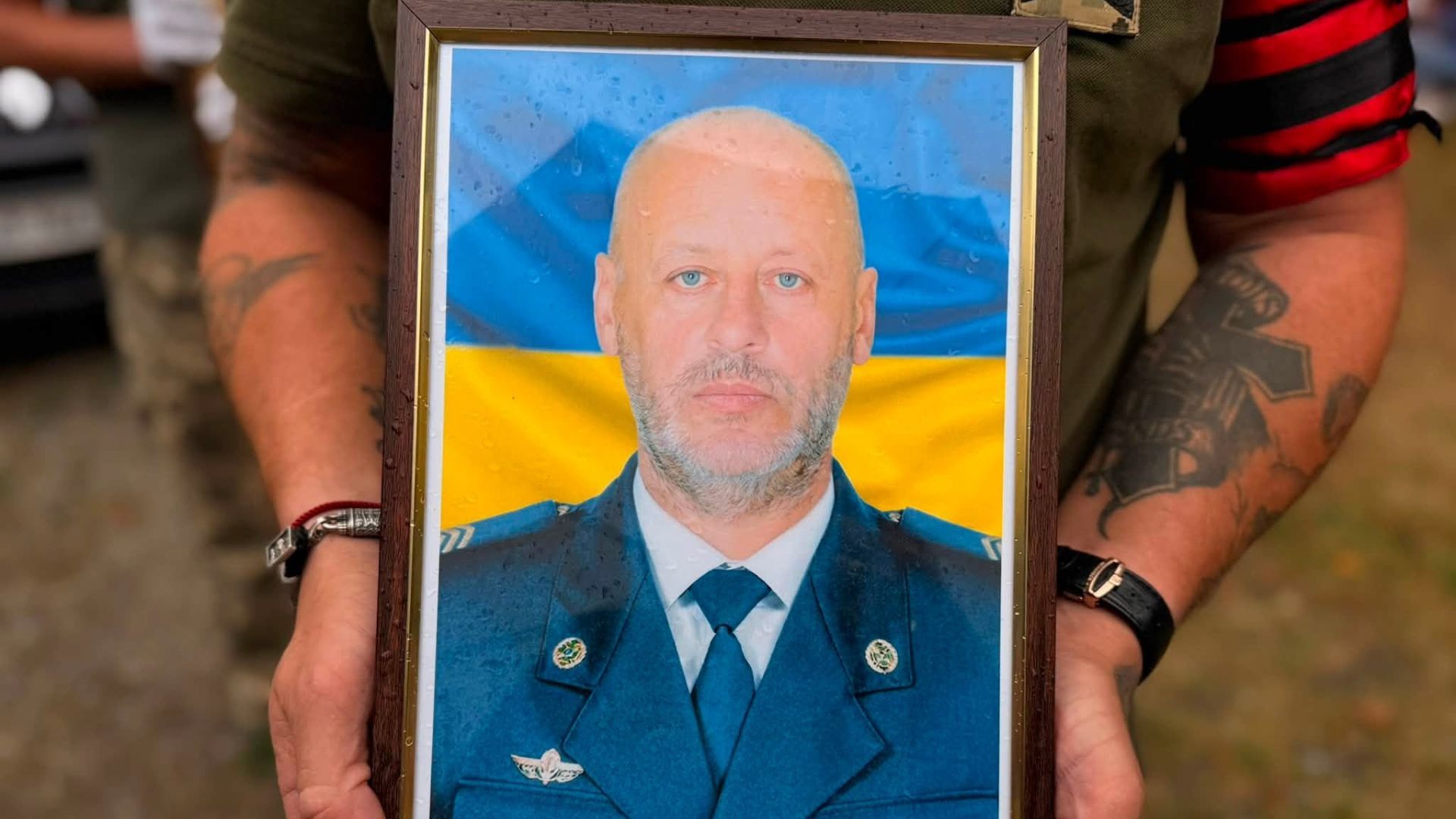 У Надвірній провели в останню путь військовослужбовця Валентина Сухоручка