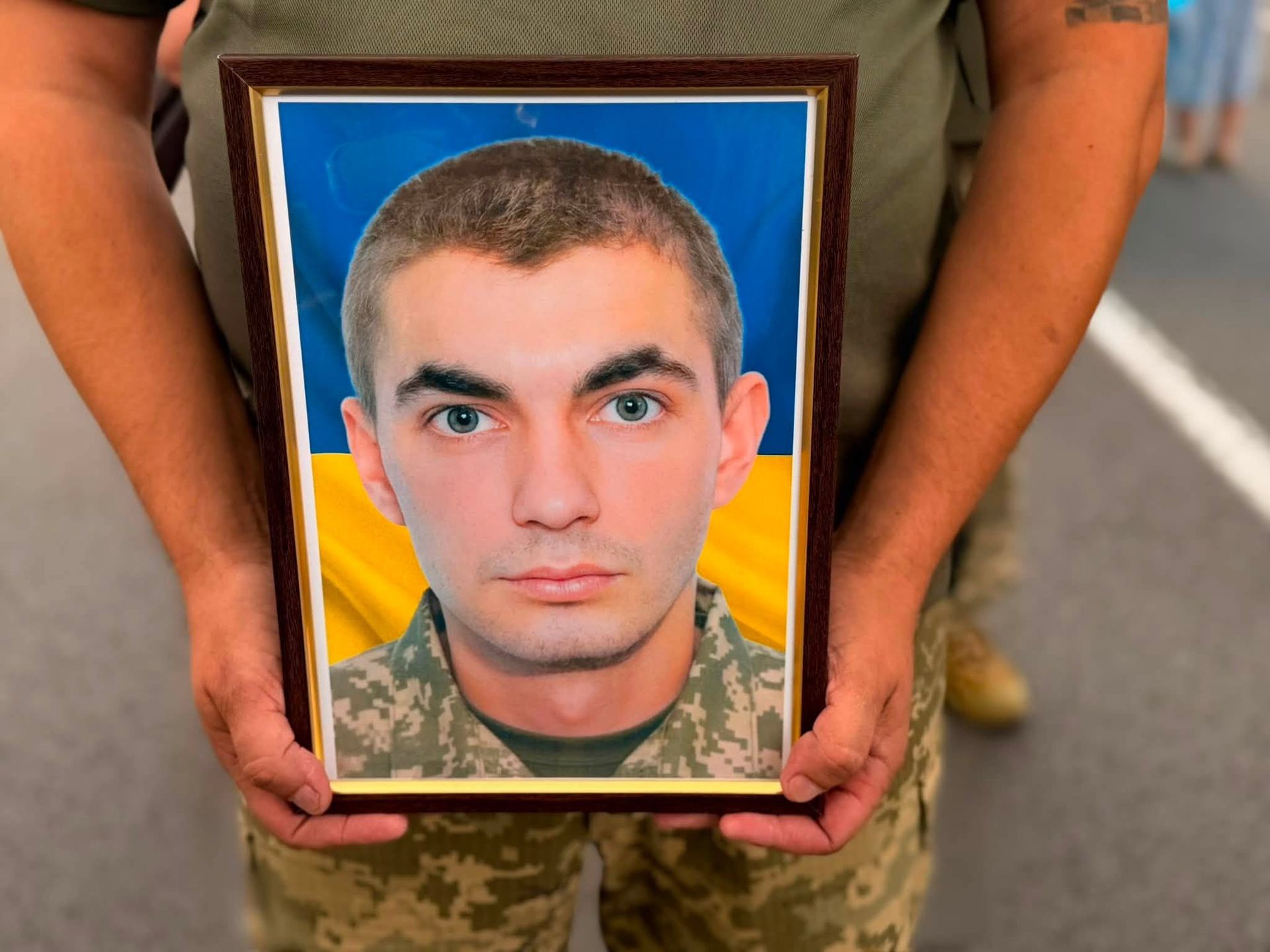 Назавжди 23: у Надвірнянській громаді попрощалися з полеглим захисником Андрієм Гекманюком 1