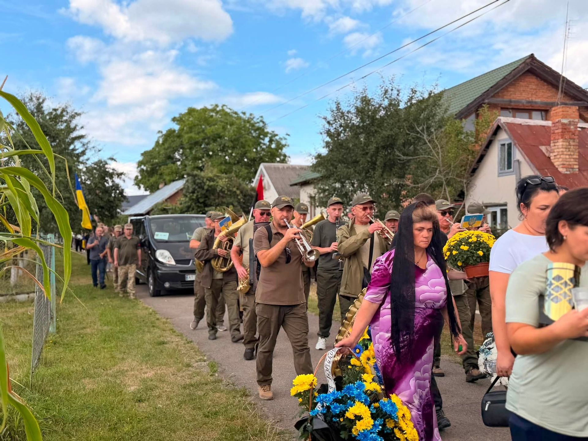 Назавжди 23: у Надвірнянській громаді попрощалися з полеглим захисником Андрієм Гекманюком 7