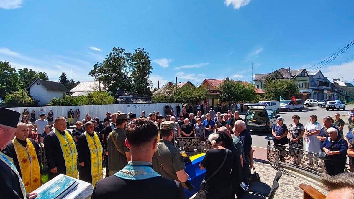 Городенківська громада зустріла скорботний кортеж померлого воїна Івана Соколюка 4