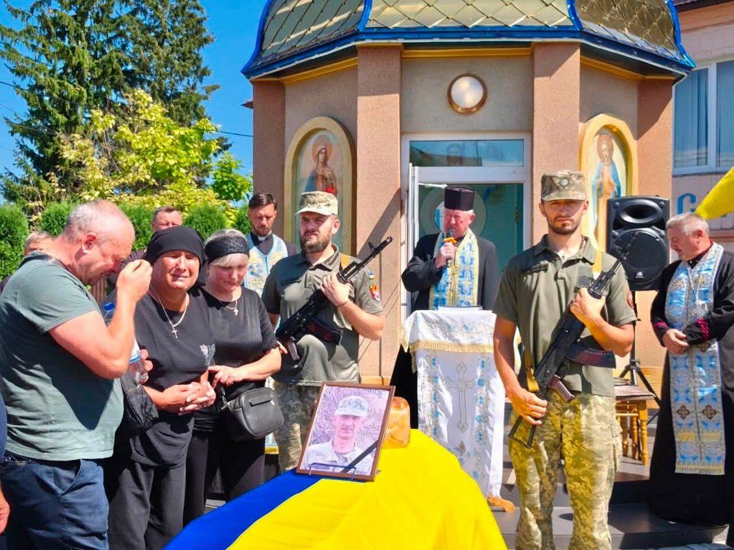 Городенківська громада зустріла скорботний кортеж померлого воїна Івана Соколюка 5