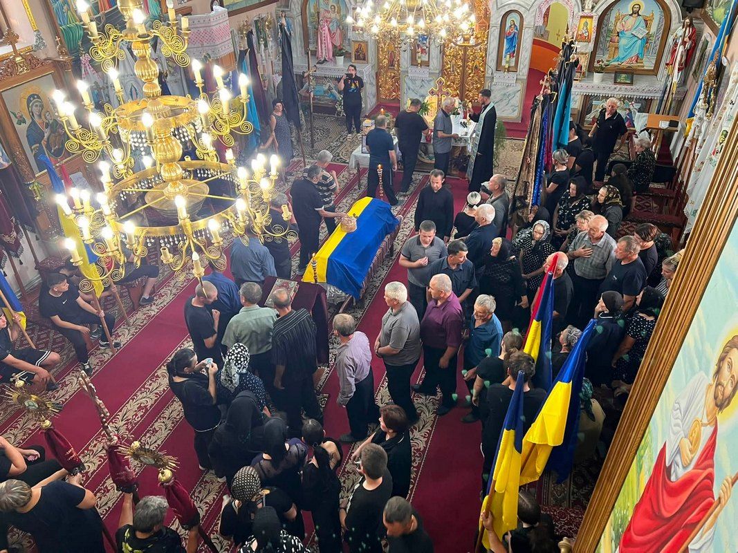 У Городенківській громаді відбулося прощання із захисником Іваном Соколюком 10