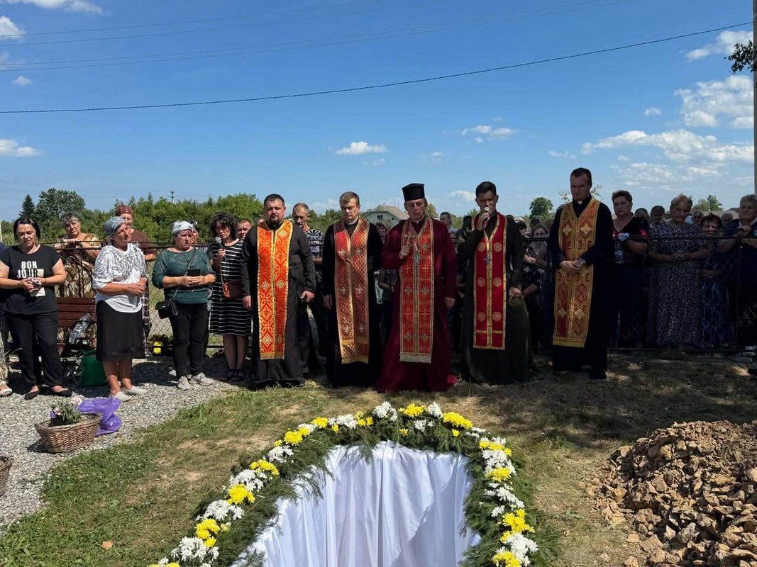 Отинійська громада попрощалась із Героєм Андрієм Гільтайчуком 6