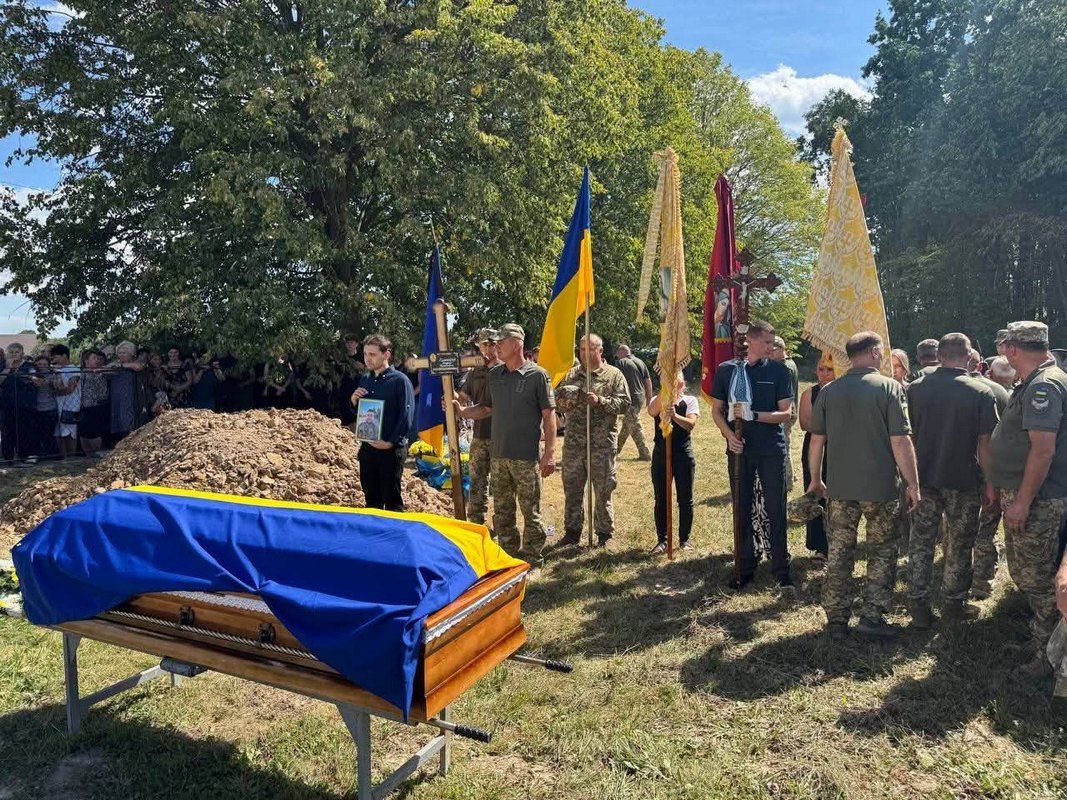 Отинійська громада попрощалась із Героєм Андрієм Гільтайчуком 8
