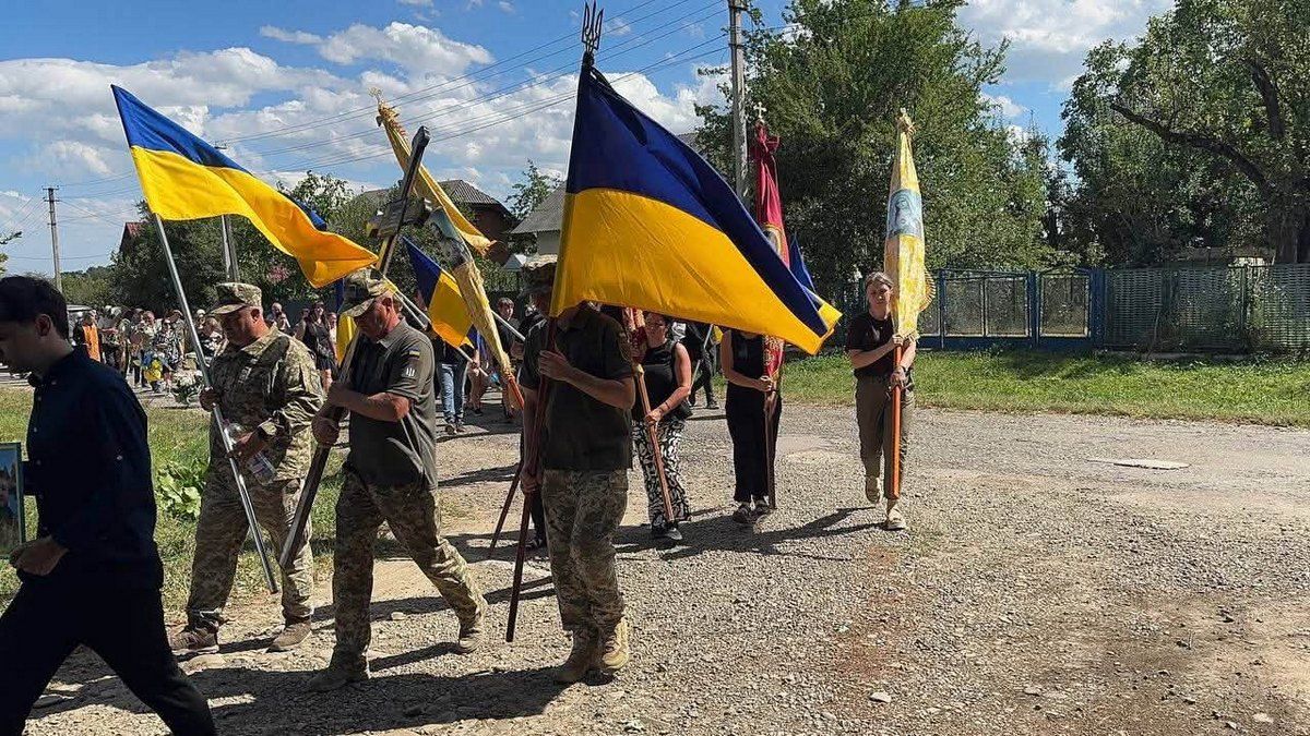 Отинійська громада попрощалась із Героєм Андрієм Гільтайчуком 2