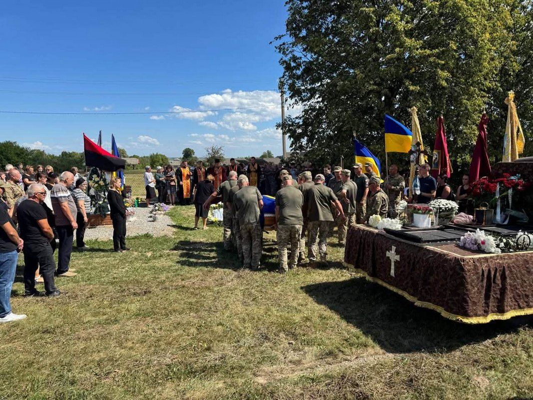 Отинійська громада попрощалась із Героєм Андрієм Гільтайчуком 5