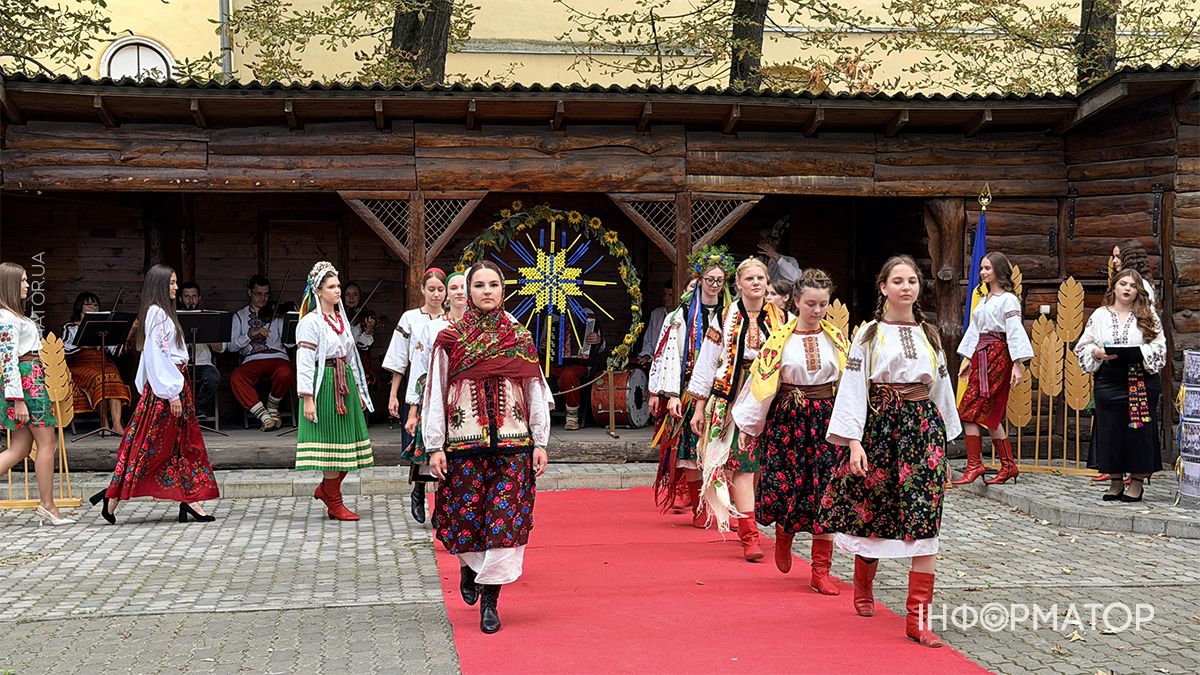 етнопоказ одягу в Коломиї