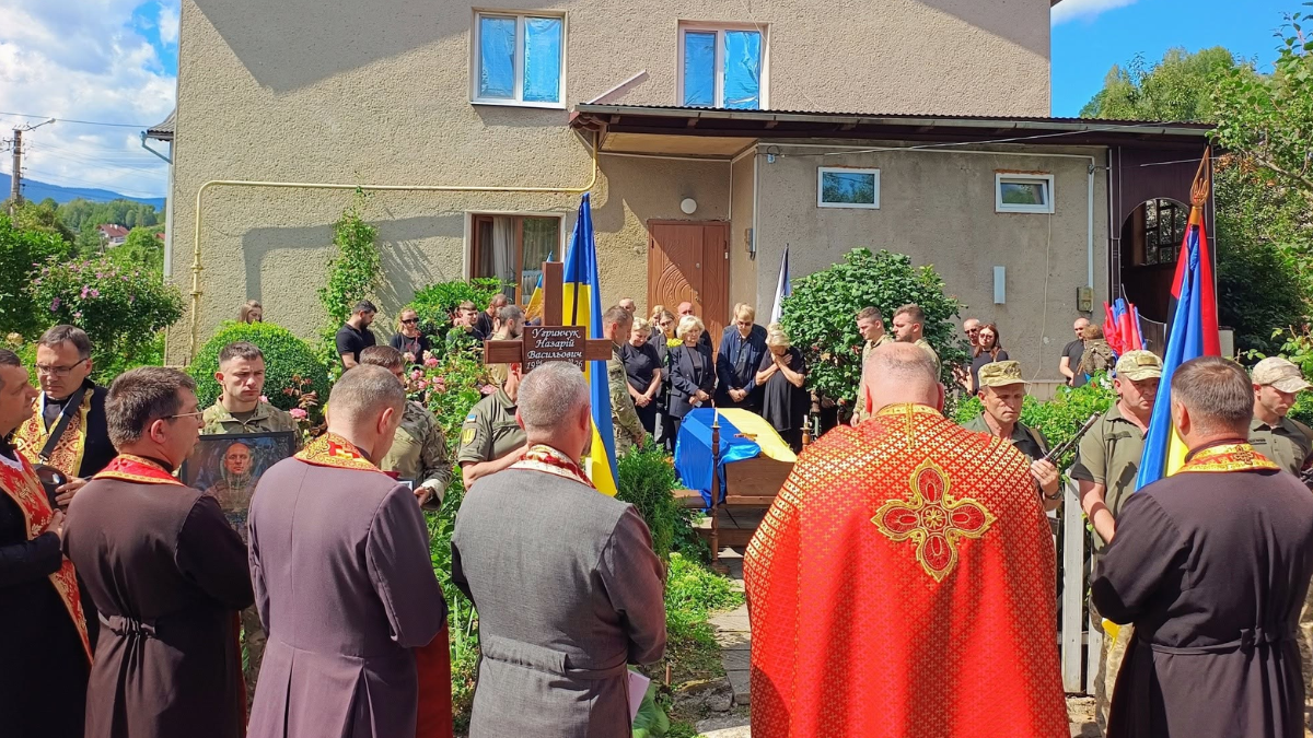 У Яремчі провели в останню путь Захисника України Назарія Угринчука 3