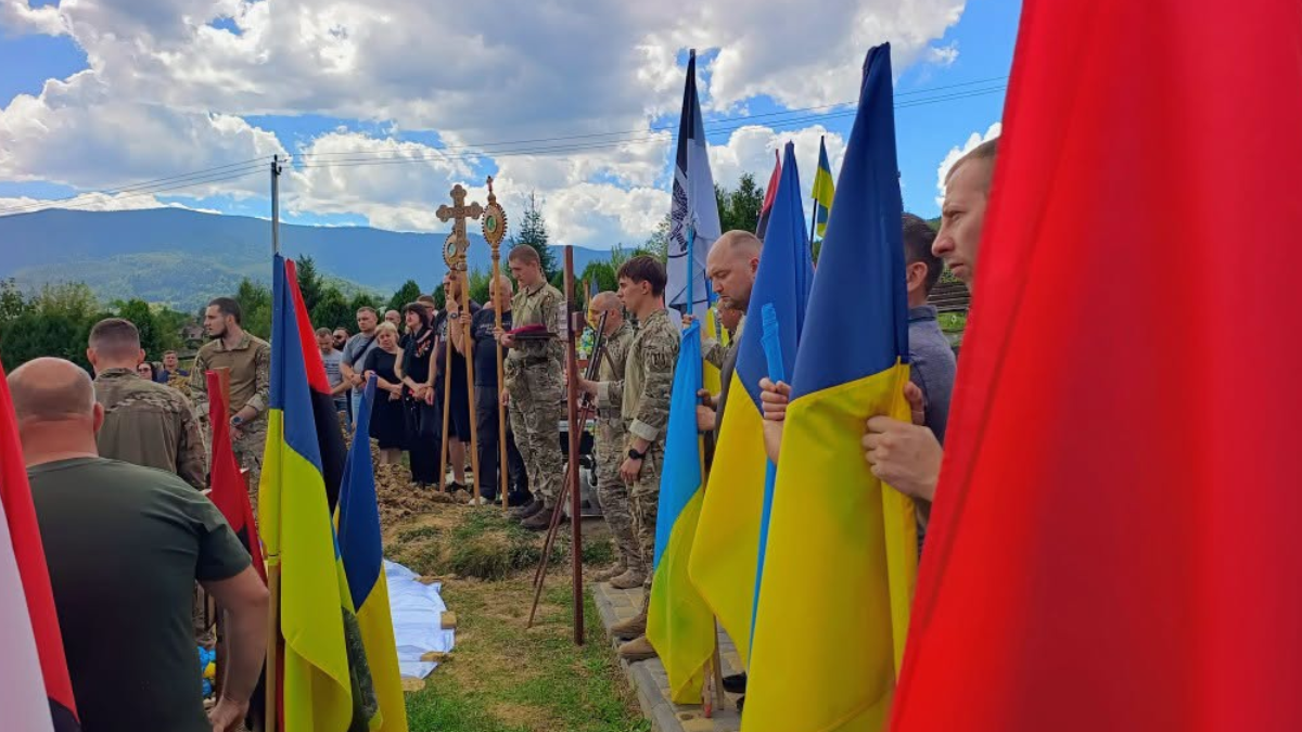 У Яремчі провели в останню путь Захисника України Назарія Угринчука 5