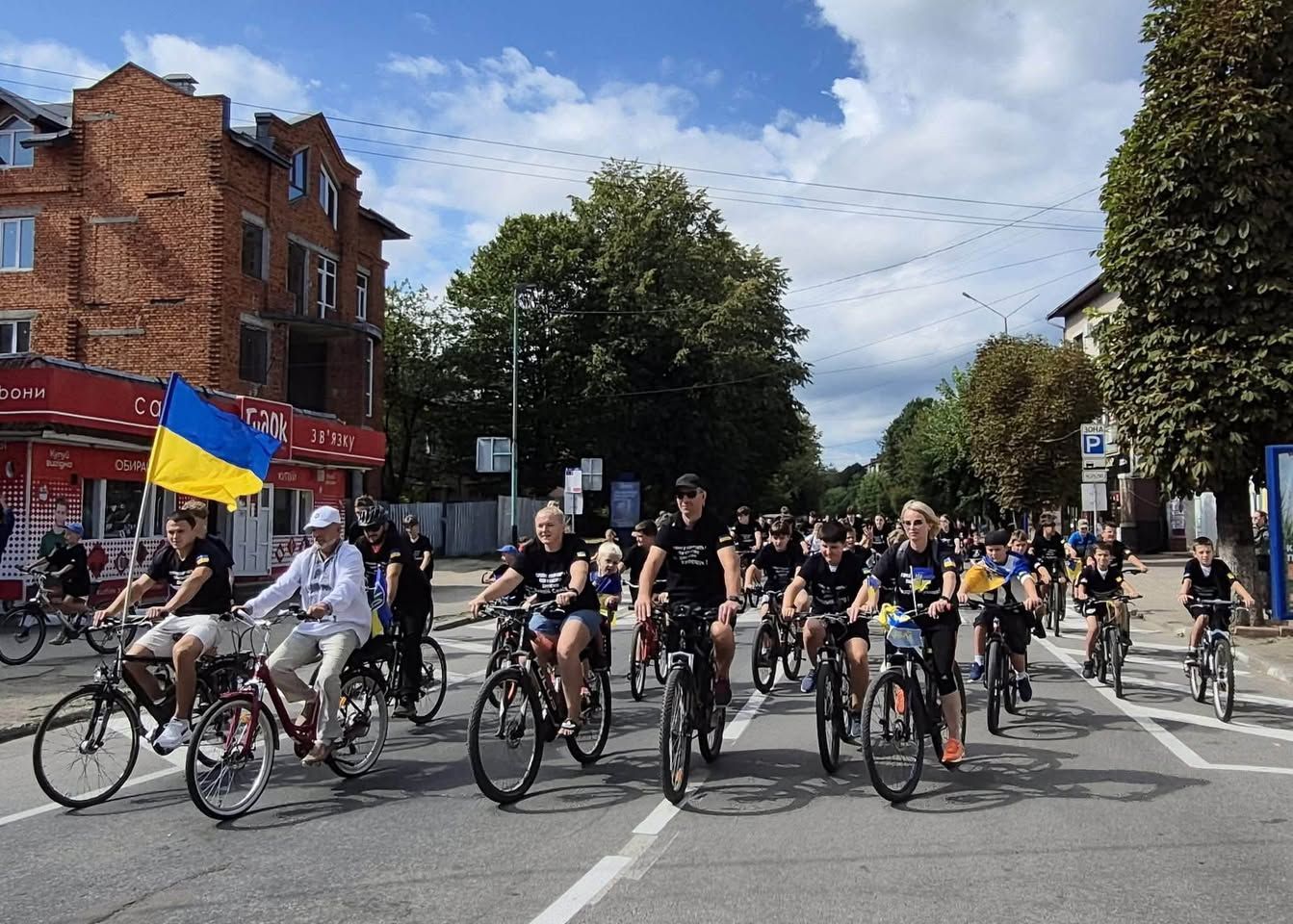 У Надвірній провели велопробіг памʼять "Воїнів світла" 1