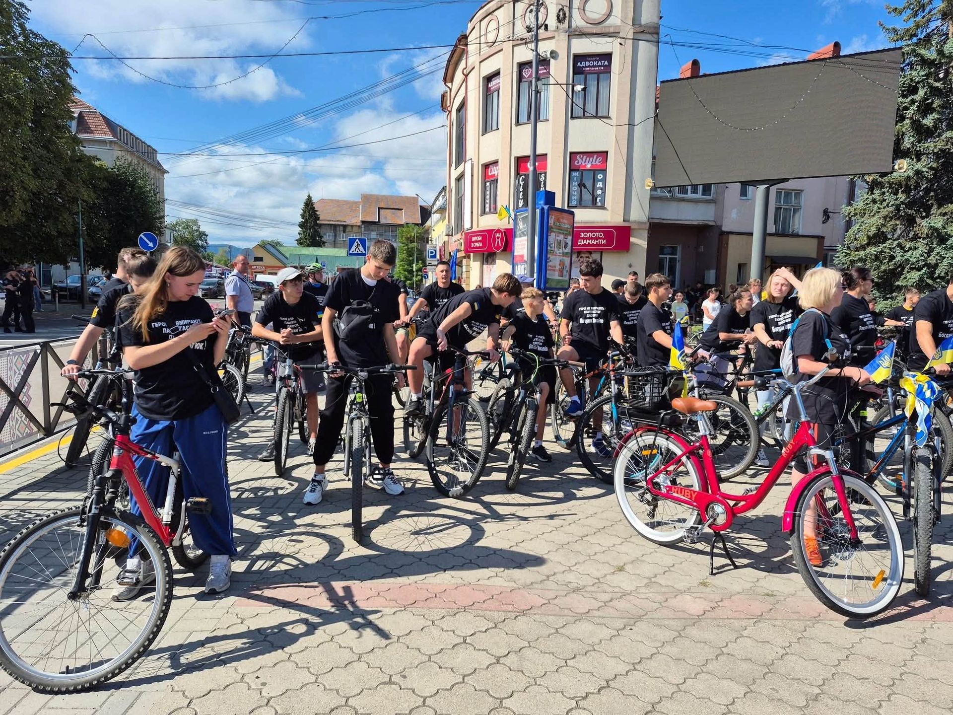У Надвірній провели велопробіг памʼять "Воїнів світла" 6
