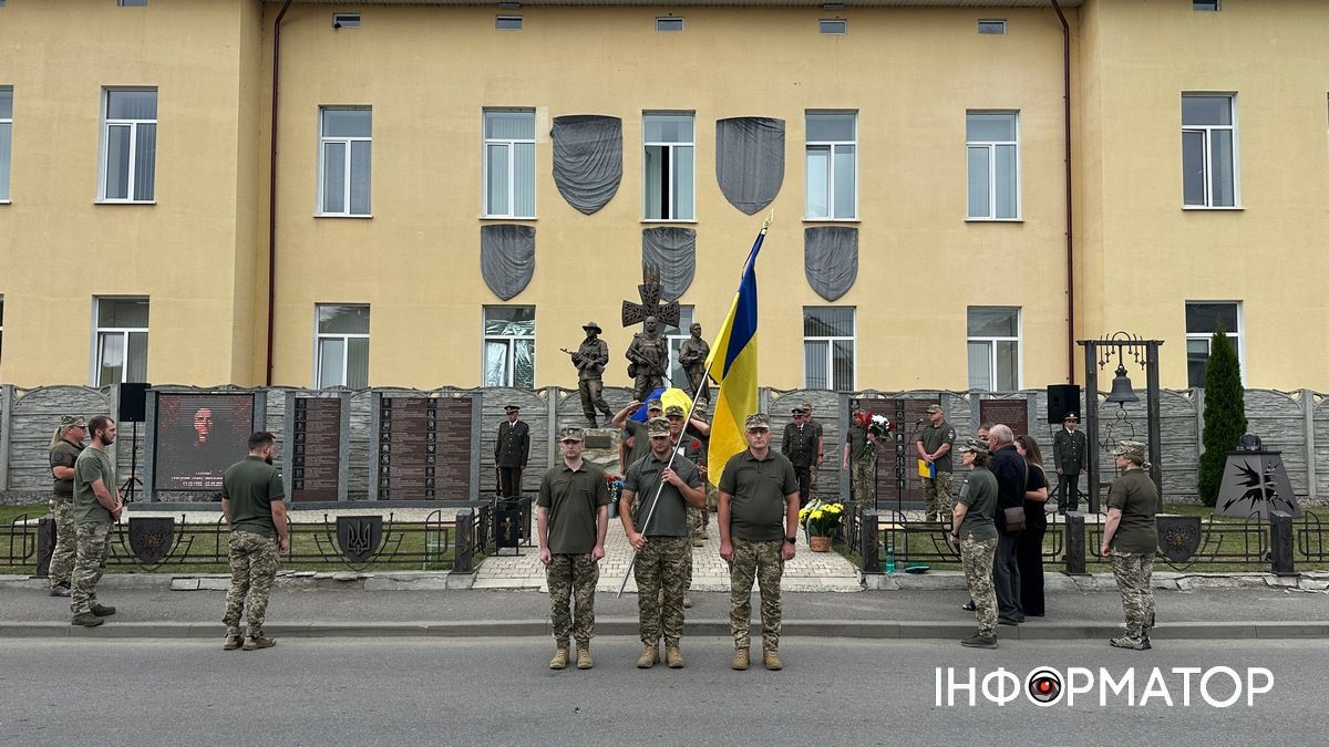 У Коломиї на колінах зустріли полеглого захисника Тараса Танцюру 11