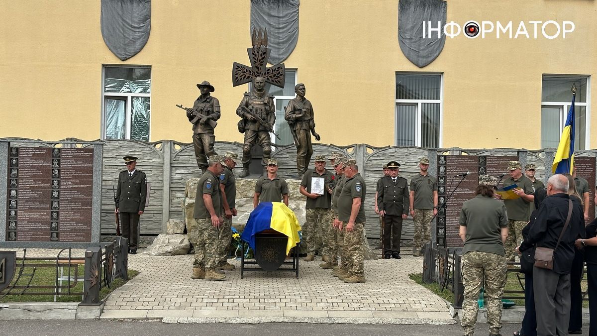 У Коломиї на колінах зустріли полеглого захисника Тараса Танцюру 5