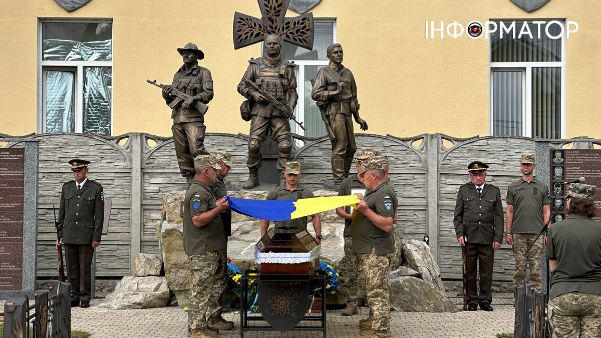 У Коломиї на колінах зустріли полеглого захисника Тараса Танцюру 4