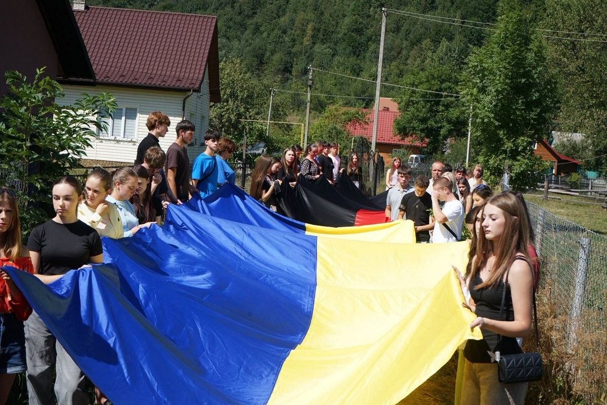 На Надвірнянщині попрощалися із захисником Віктором Гербою 3