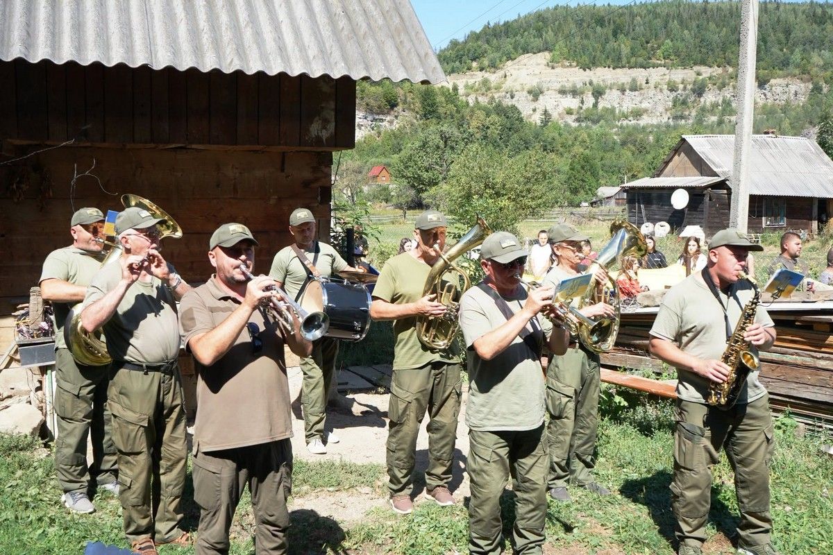 На Надвірнянщині попрощалися із захисником Віктором Гербою 1