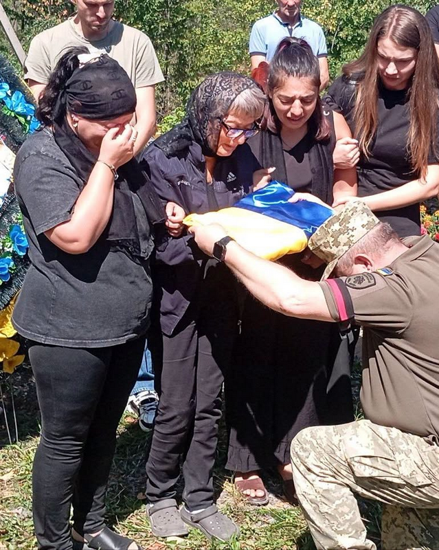 На Надвірнянщині попрощалися із захисником Віктором Гербою 6