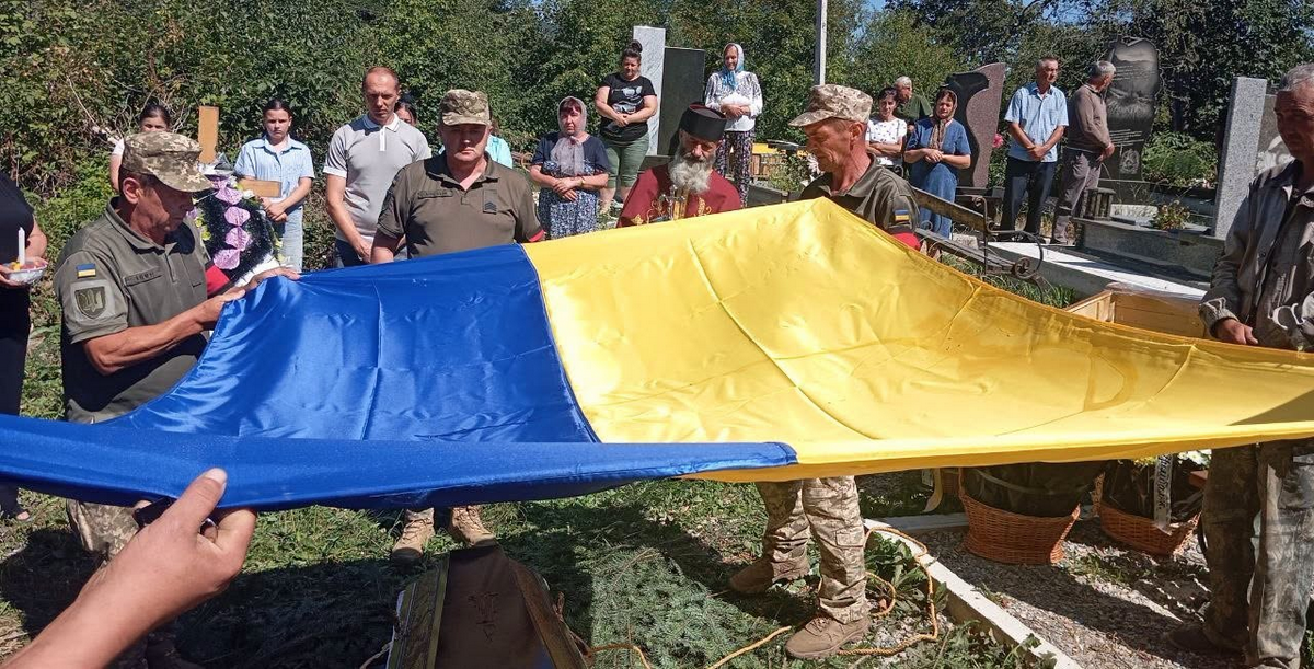 На Надвірнянщині попрощалися із захисником Віктором Гербою 5