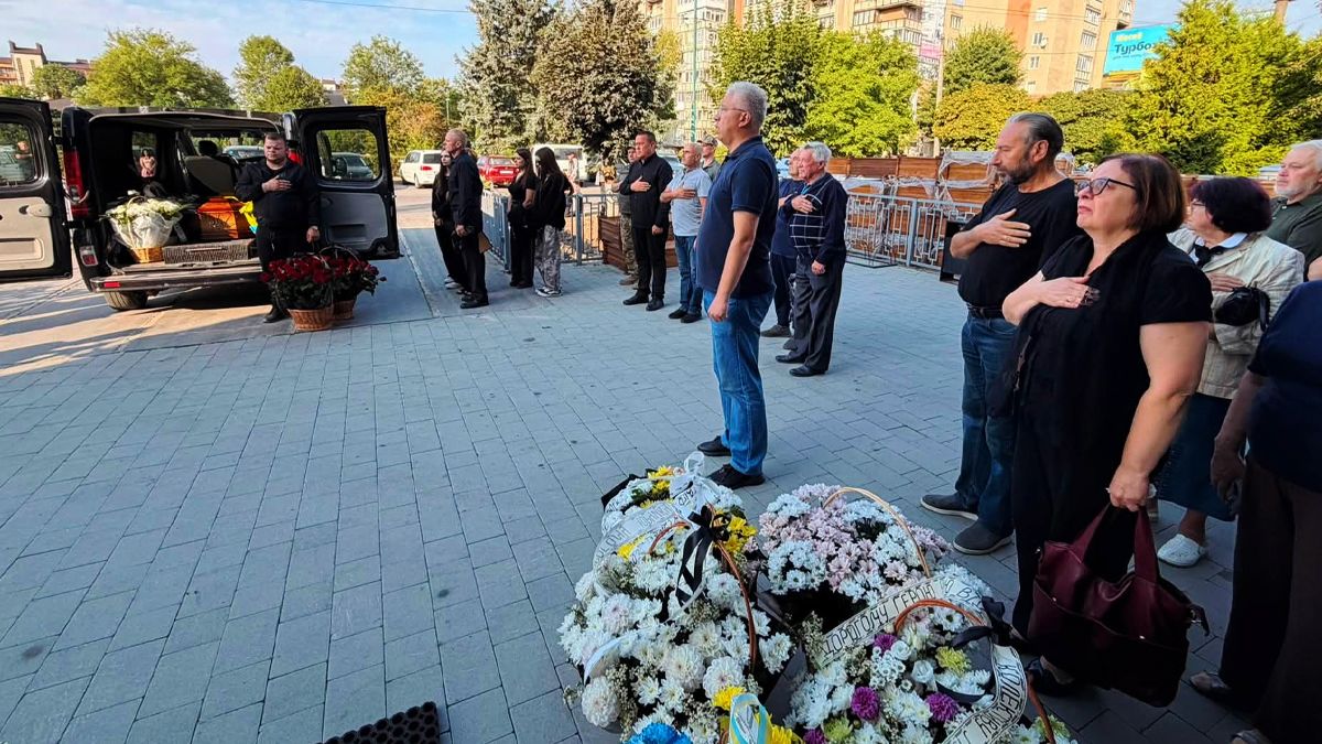 Надвірнянська громада провела в останню земну дорогу Юрія Мацьківа 3