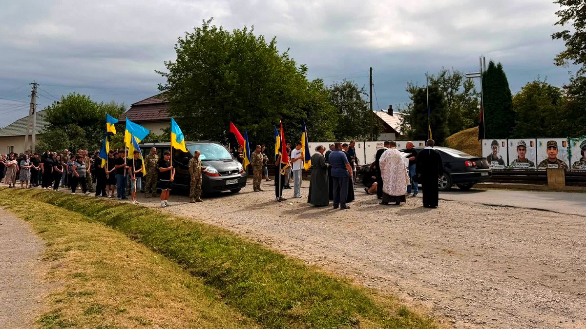 Чин похорону воїна Івана Курчія пройшов на Надвірнянщині 3