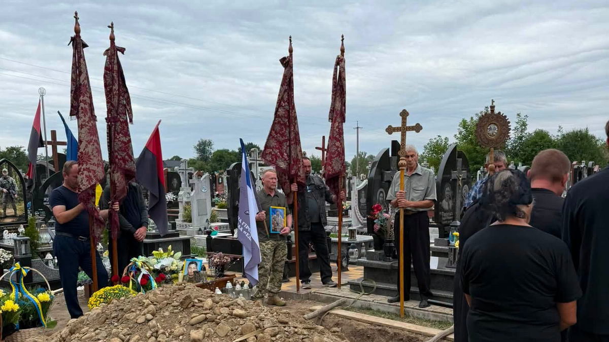 У Спасі відбулося прощання із військовослужбовцем Василем Никончуком 5
