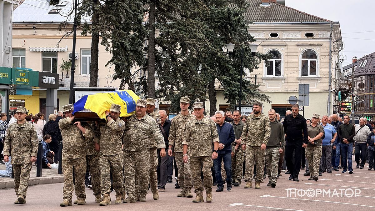 На вічний спочинок у Коломиї провели Тараса Танцюру 8