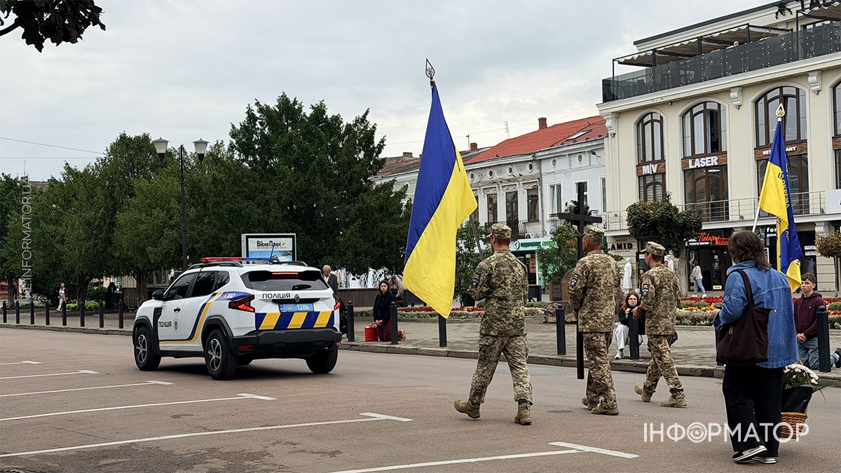 На вічний спочинок у Коломиї провели Тараса Танцюру 10