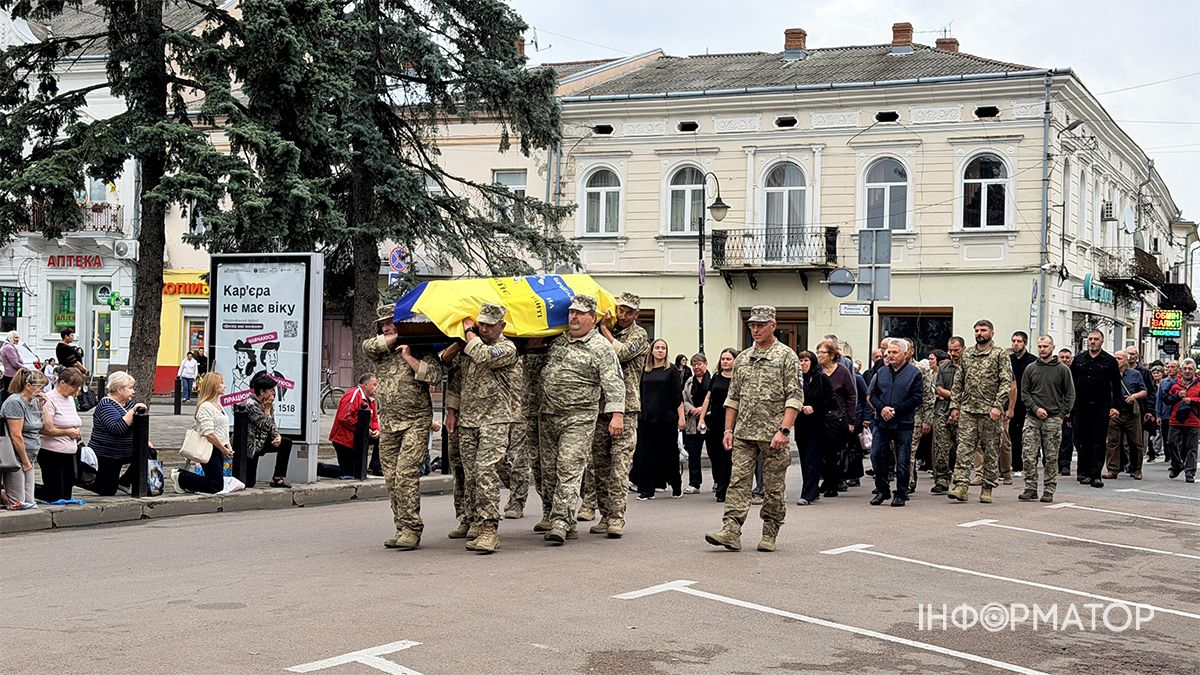 На вічний спочинок у Коломиї провели Тараса Танцюру 7