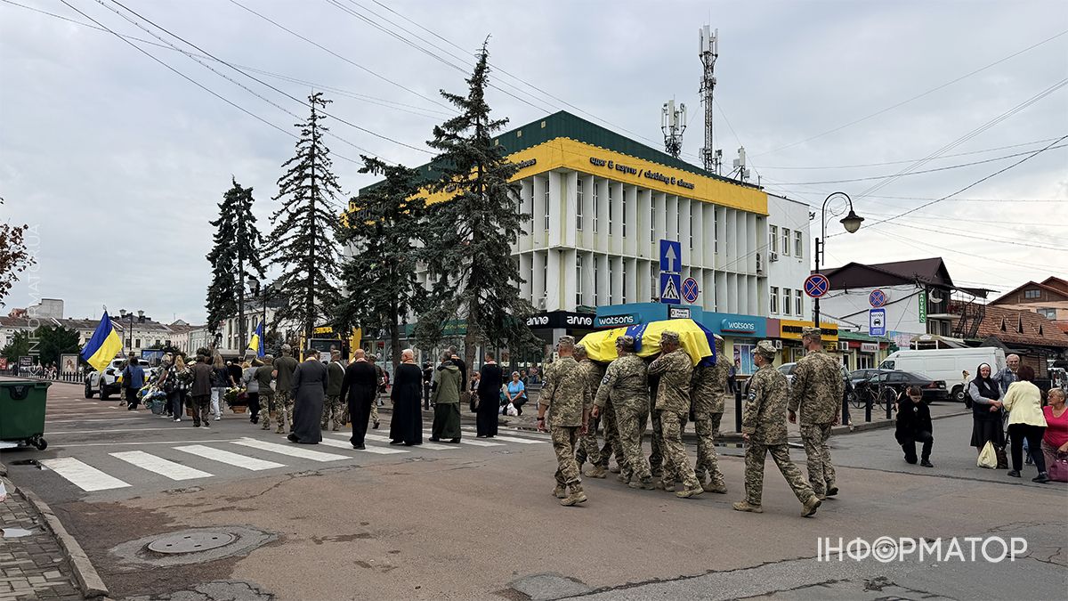 На вічний спочинок у Коломиї провели Тараса Танцюру 6