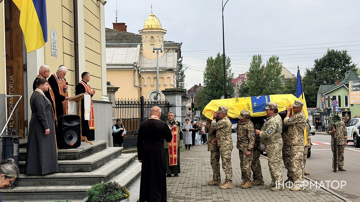 На вічний спочинок у Коломиї провели Тараса Танцюру 18