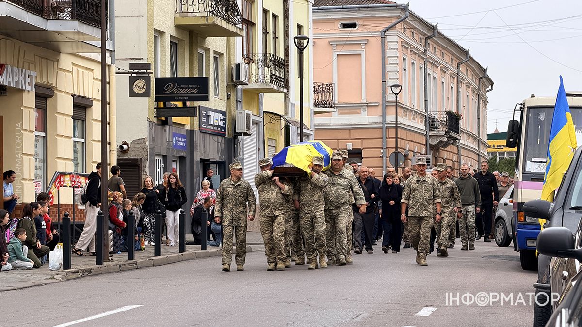 На вічний спочинок у Коломиї провели Тараса Танцюру 16