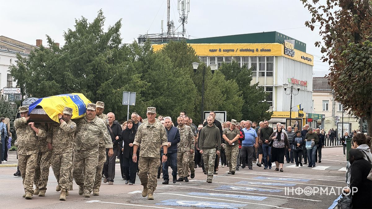 На вічний спочинок у Коломиї провели Тараса Танцюру 11