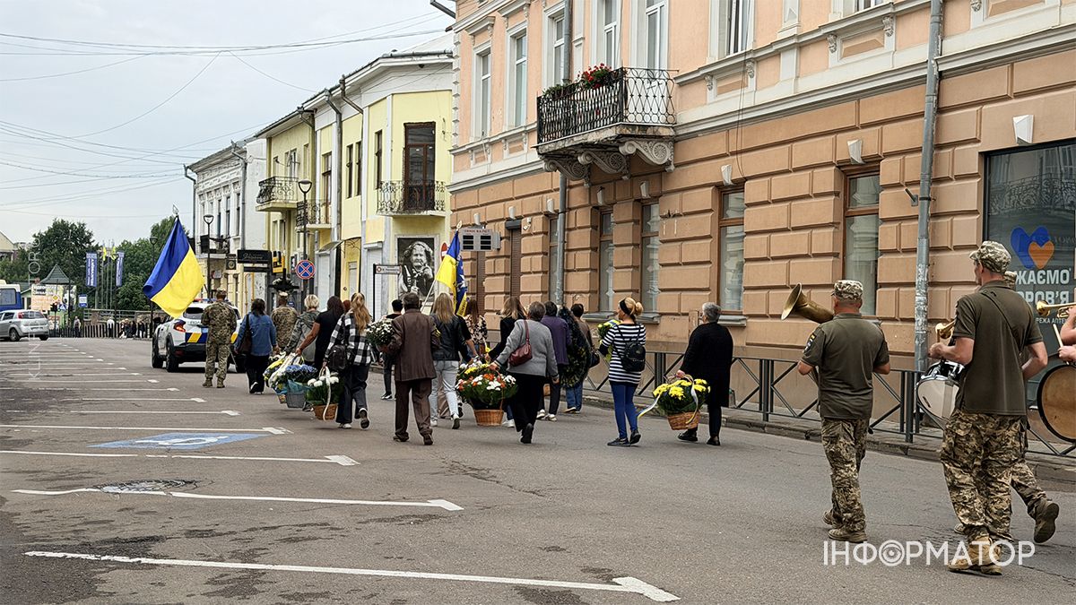 На вічний спочинок у Коломиї провели Тараса Танцюру 15